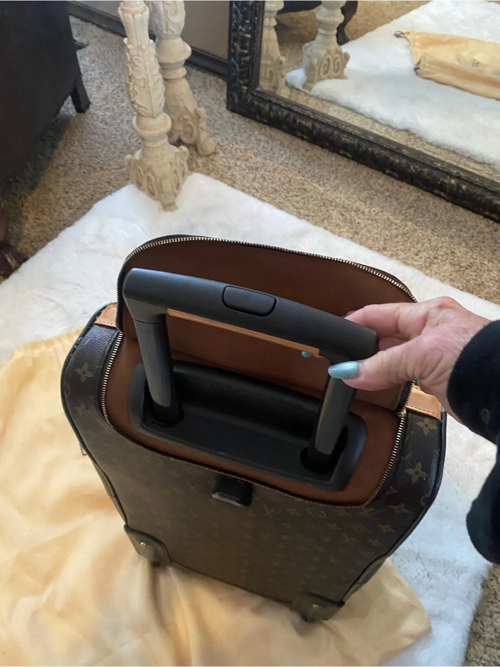 Louis Vuitton Monogram Canvas rolling Travel Bag with Natural Vachetta Trim